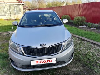 2014 Kia Rio 5-speed III, серебристый, 950000 рублей, вид 2