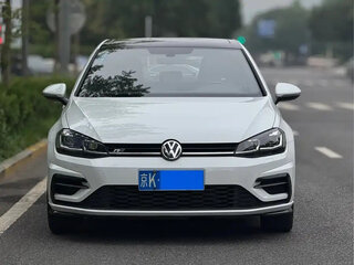 2018 Volkswagen Golf VII Рестайлинг, белый, 1395069 рублей, вид 2