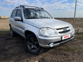 2012 Chevrolet Niva I Рестайлинг, серебристый, 560000 рублей, вид 3