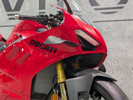2024 Ducati Panigale V4, красный, 3200000 рублей, вид 3