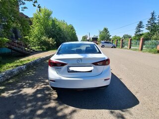 2018 Mazda 3 III (BM) Рестайлинг, белый, 1500000 рублей, вид 3