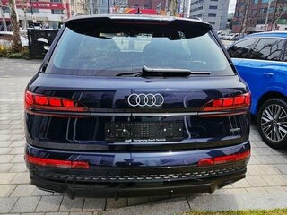 2026 Audi Q7 55 TFSI II (4M) Рестайлинг 2, синий, 14990000 рублей, вид 4