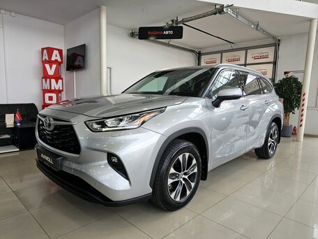 2021 Toyota Highlander IV (XU70), серебристый, 4989000 рублей, вид 1