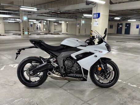 2023 Triumph Daytona 660, белый, 815000 рублей, вид 1
