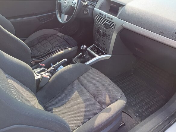 2010 Opel Astra GTC H Рестайлинг, белый, 480000 рублей - вид 5