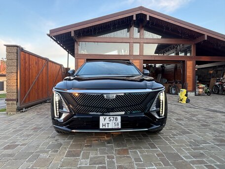 2022 Cadillac Lyriq, чёрный, 7500000 рублей, вид 3