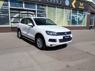 2013 Volkswagen Touareg II, белый, 2290000 рублей, вид 2