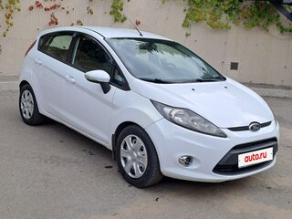 2010 Ford Fiesta Mk6, белый, 700000 рублей, вид 1