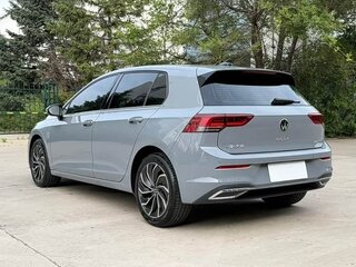 2022 Volkswagen Golf VIII, серый, 1850000 рублей, вид 5