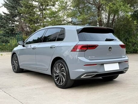 2022 Volkswagen Golf VIII, серый, 1850000 рублей, вид 5