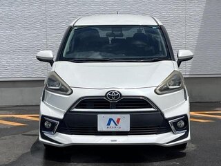 2018 Toyota Sienta II, белый, 880000 рублей, вид 2