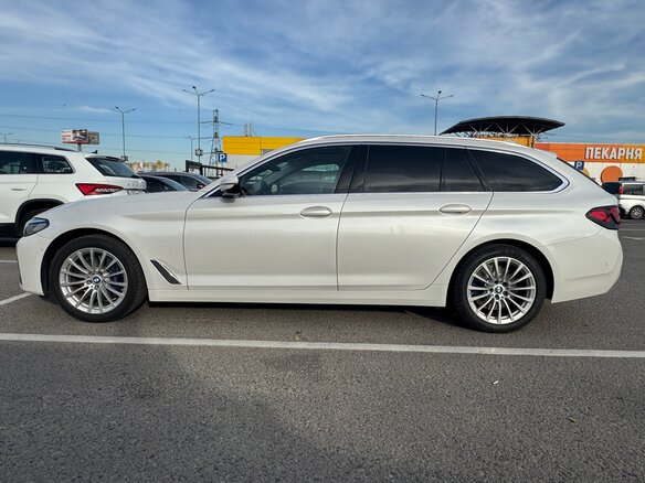 2020 BMW 5 серии 520i VII (G30/G31/G38) Рестайлинг, белый, 3950000 рублей - вид 5
