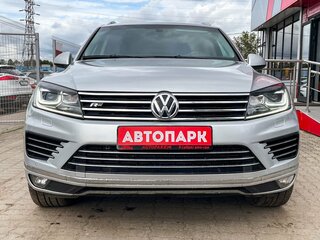 2010 Volkswagen Touareg II, серебристый, 1999000 рублей, вид 2