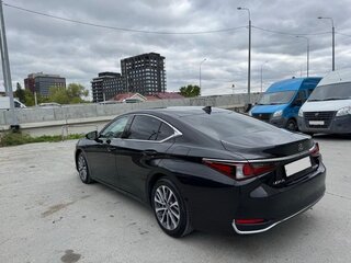 2022 Lexus ES 200 VII Рестайлинг, чёрный, 3250000 рублей, вид 4