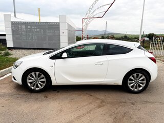 2013 Opel Astra GTC J Рестайлинг, белый, 740000 рублей, вид 4
