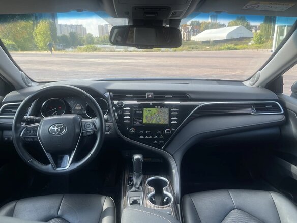 2020 Toyota Camry VIII (XV70), чёрный, 3350000 рублей - вид 8