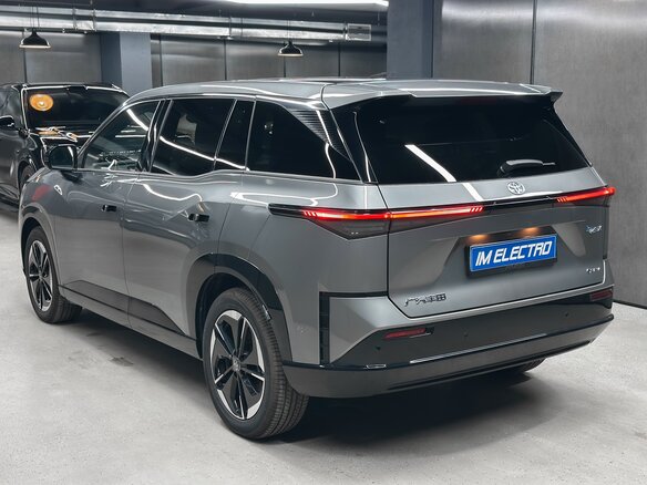 2026 Toyota bZ3X 58.3 kWh, серый, 2980000 рублей - вид 3