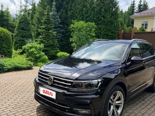 2020 Volkswagen Tiguan II, чёрный, 2500000 рублей, вид 2