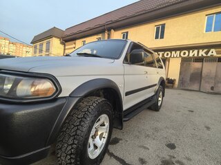 2004 Mitsubishi Pajero Sport I, серебристый, 980000 рублей, вид 3