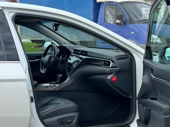 2020 Toyota Camry VIII (XV70), белый, 2999999 рублей - вид 14