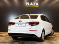 2015 Kia Rio III Рестайлинг, белый, 700000 рублей - вид 3