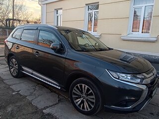 2018 Mitsubishi Outlander III Рестайлинг 3, серый, 1780000 рублей, вид 2