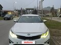 2019 Kia Optima IV Рестайлинг, белый, 1100000 рублей - вид 1