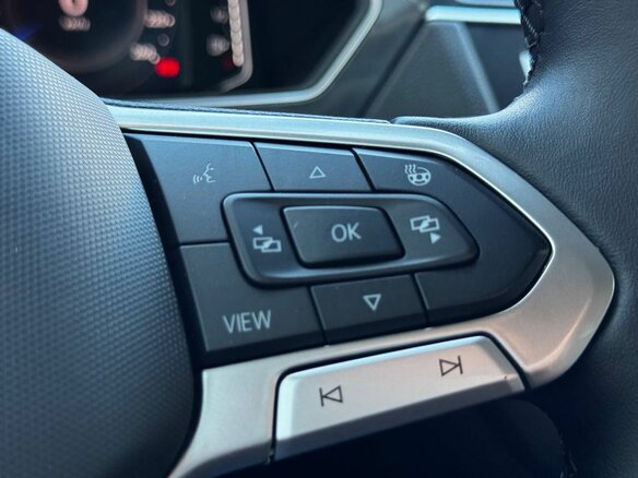 2022 Volkswagen Tiguan II Рестайлинг, чёрный, 2425000 рублей - вид 21