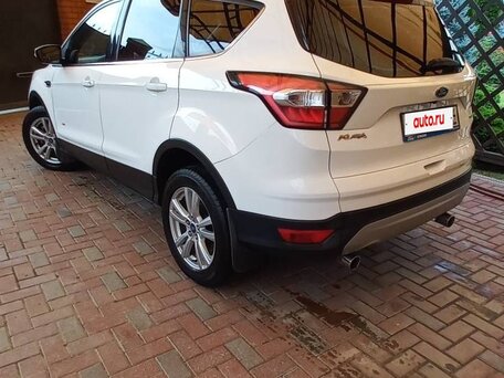 2017 Ford Kuga II Рестайлинг, белый, 1500000 рублей, вид 5
