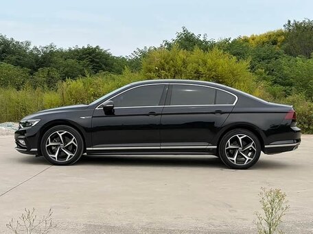 2023 Volkswagen Magotan B8 Рестайлинг, чёрный, 1470000 рублей, вид 5