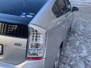 2010 Toyota Prius III (XW30), серебристый, 1190000 рублей, вид 3