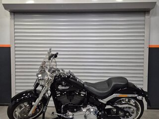 2023 Harley-Davidson Fat Boy, чёрный, 3250000 рублей, вид 1