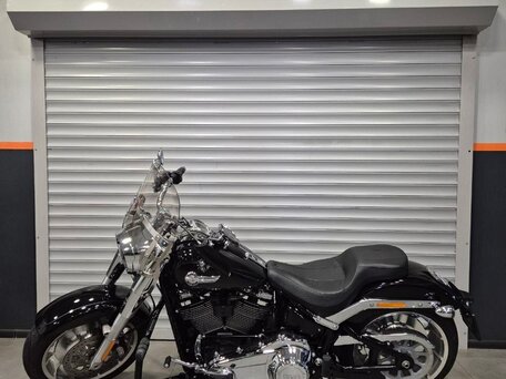 2023 Harley-Davidson Fat Boy, чёрный, 3250000 рублей, вид 1