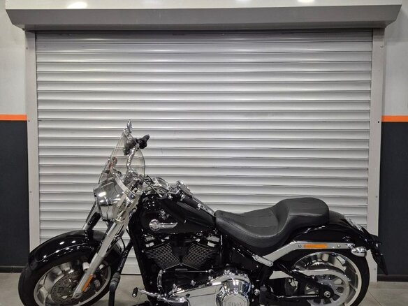 2023 Harley-Davidson Fat Boy, чёрный, 3250000 рублей