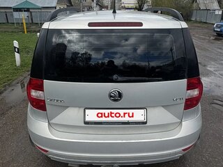 2015 Skoda Yeti I Рестайлинг, серебристый, 1200000 рублей, вид 3