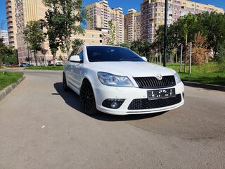 2010 Skoda Octavia RS II Рестайлинг, белый, 1550000 рублей, вид 1