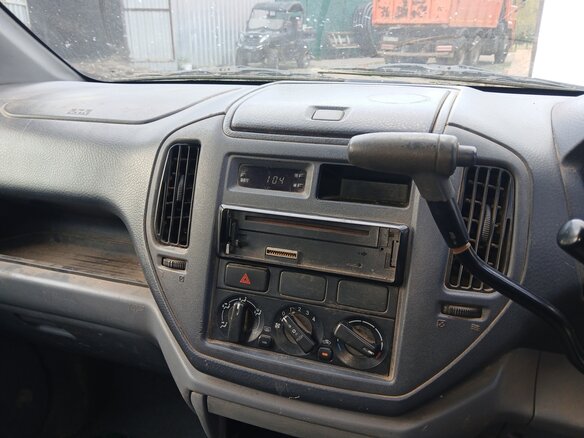 2002 Mitsubishi Dingo I Рестайлинг, серебристый - вид 3