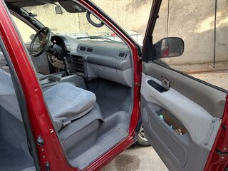 1996 Nissan Serena I (C23), красный, 127000 рублей, вид 4