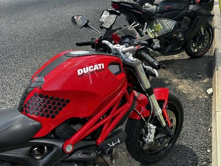 2012 Ducati Monster 796, красный, 420000 рублей, вид 2
