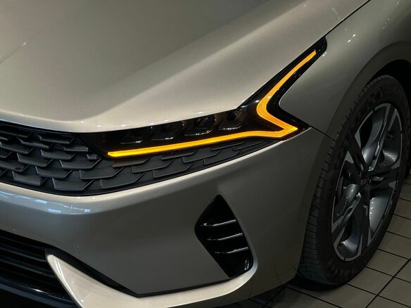 2021 Kia K5 III, жёлтый - вид 14