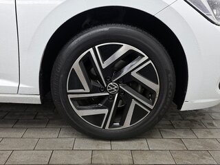 2023 Volkswagen Jetta VII Рестайлинг, белый, 1980000 рублей, вид 4