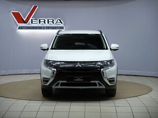 2021 Mitsubishi Outlander III Рестайлинг 3, белый, 2400000 рублей, вид 2