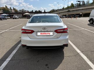 2021 Toyota Camry VIII (XV70) Рестайлинг, белый, 3450000 рублей, вид 5