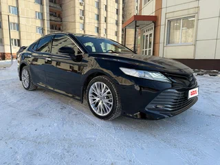 2020 Toyota Camry VIII (XV70), чёрный, 4050000 рублей, вид 2
