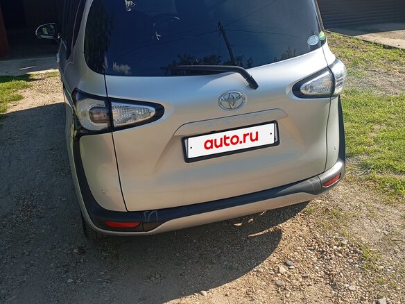 2018 Toyota Sienta II, серебристый, 1390000 рублей - вид 3