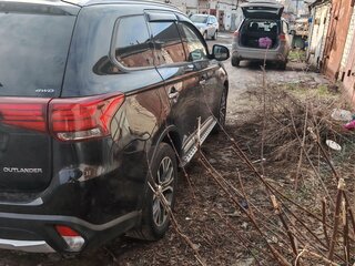 2015 Mitsubishi Outlander III Рестайлинг 2, чёрный, 2100000 рублей, вид 2