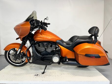 2012 Victory Cross Country, оранжевый, 560000 рублей, вид 2