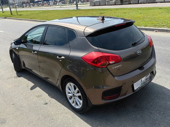2018 Kia Ceed II Рестайлинг, коричневый, 1250000 рублей - вид 5