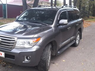 2013 Toyota Land Cruiser 200 Series Рестайлинг 1, серый, 3900000 рублей, вид 3