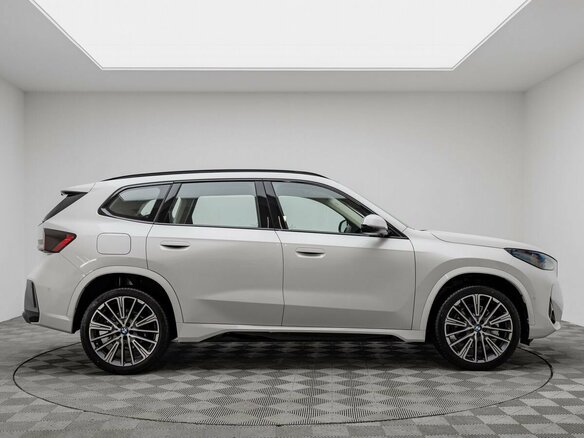 2026 BMW X1 Long 25Li xDrive III (U11/U12), белый, 5990000 рублей - вид 5